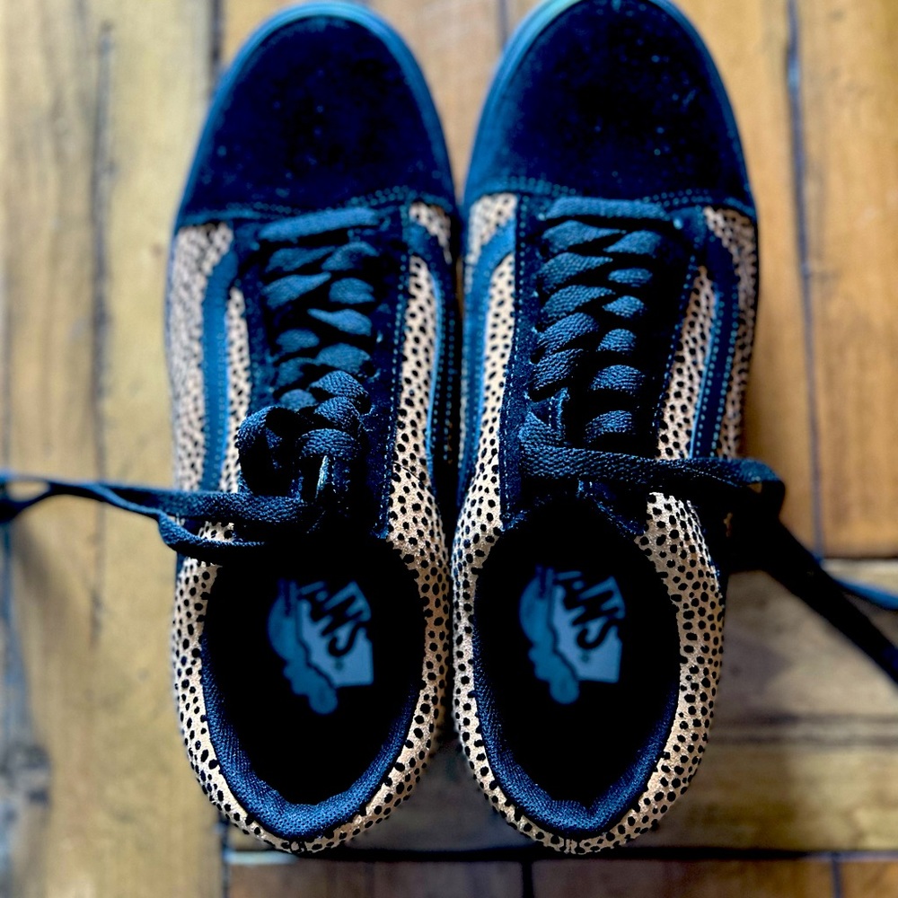 NWOT Vans W 9.5